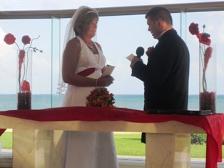 Sherri Gille and Richard Lambert got married at the Moon Palace in Riviera Maya